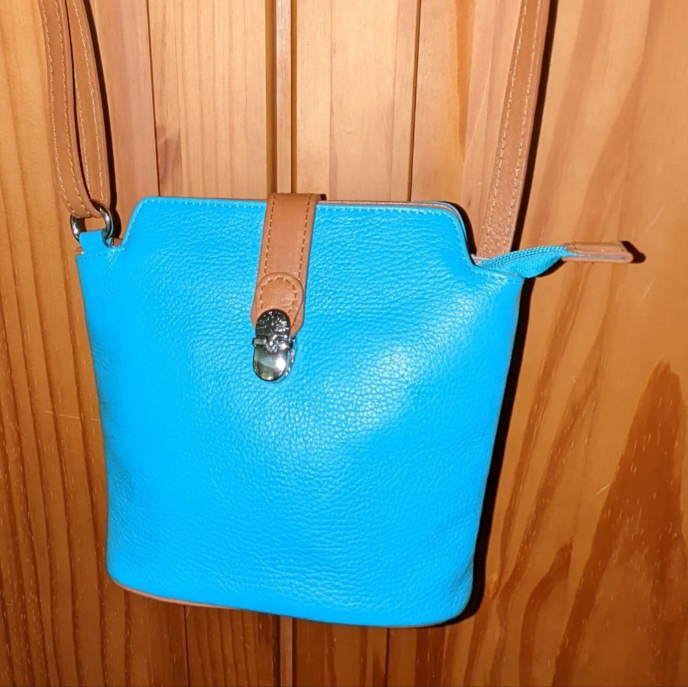 Valentina soft pebbled leather crossbody bag. - Picture 3 of 12